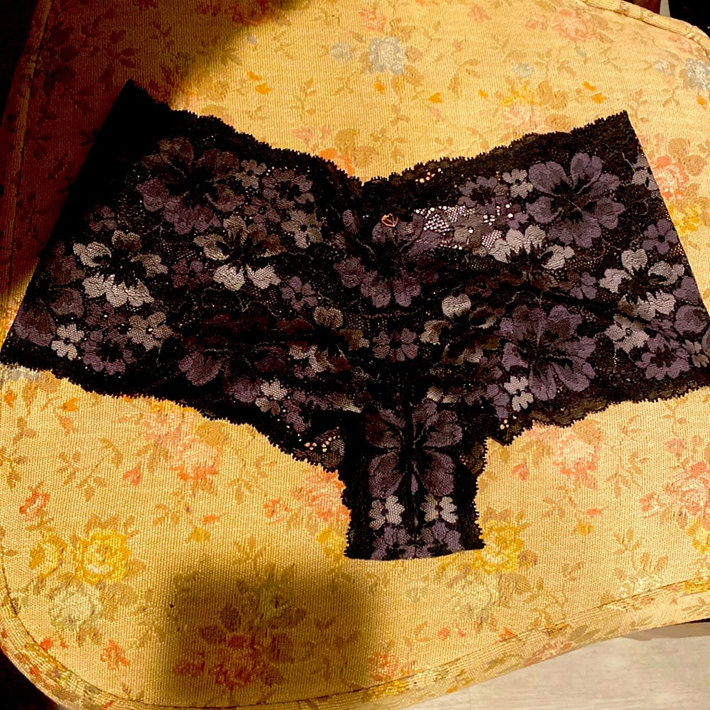Body by Victoria Black Lace Shortie Panty XS